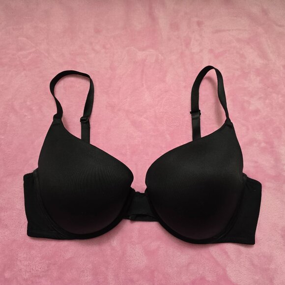2 pairs of 36DD bras (1 VS & 1 PINK) - Picture 3 of 9
